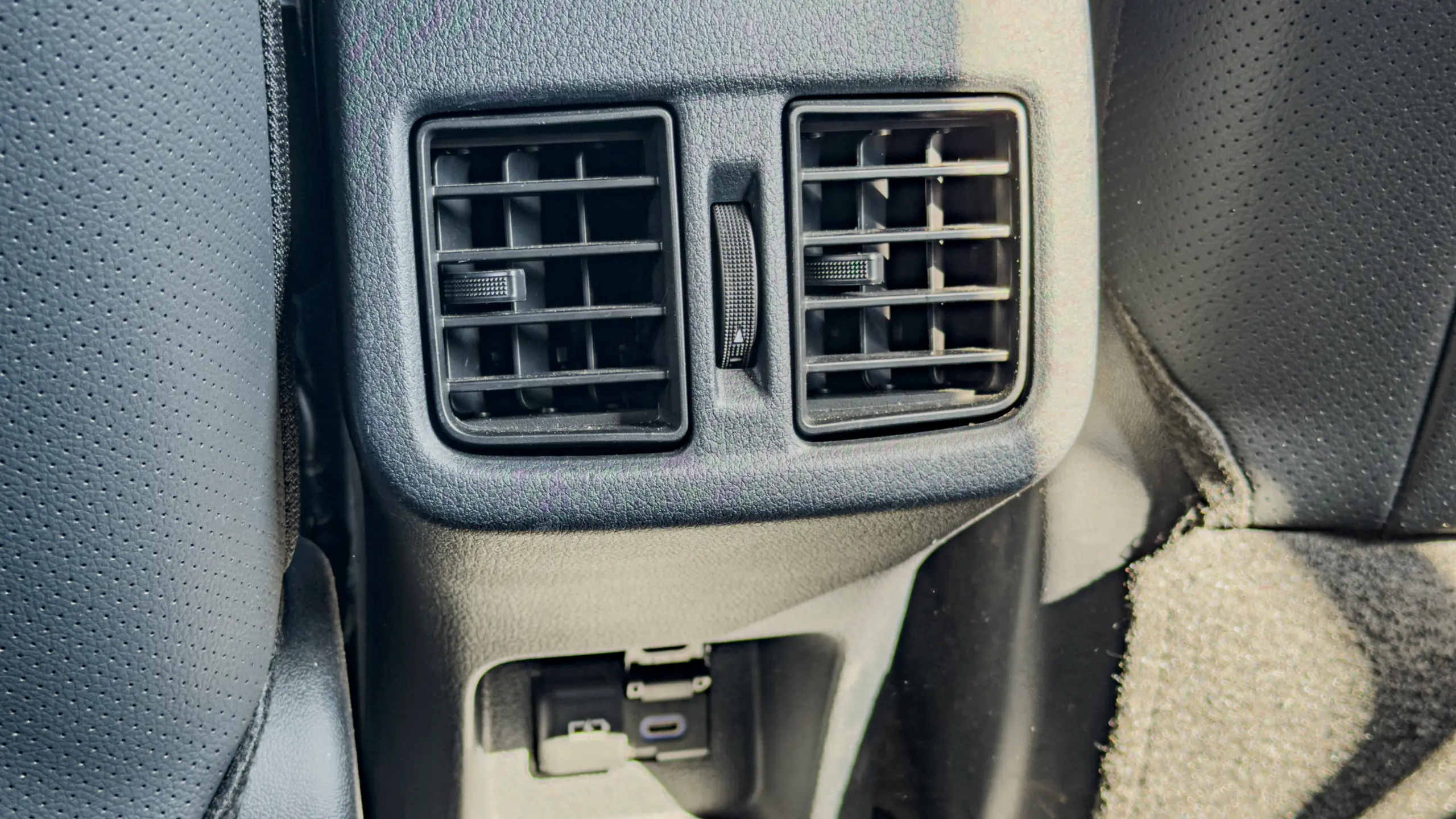 Interior do Toyota Yaris Cross XRX para avaliação