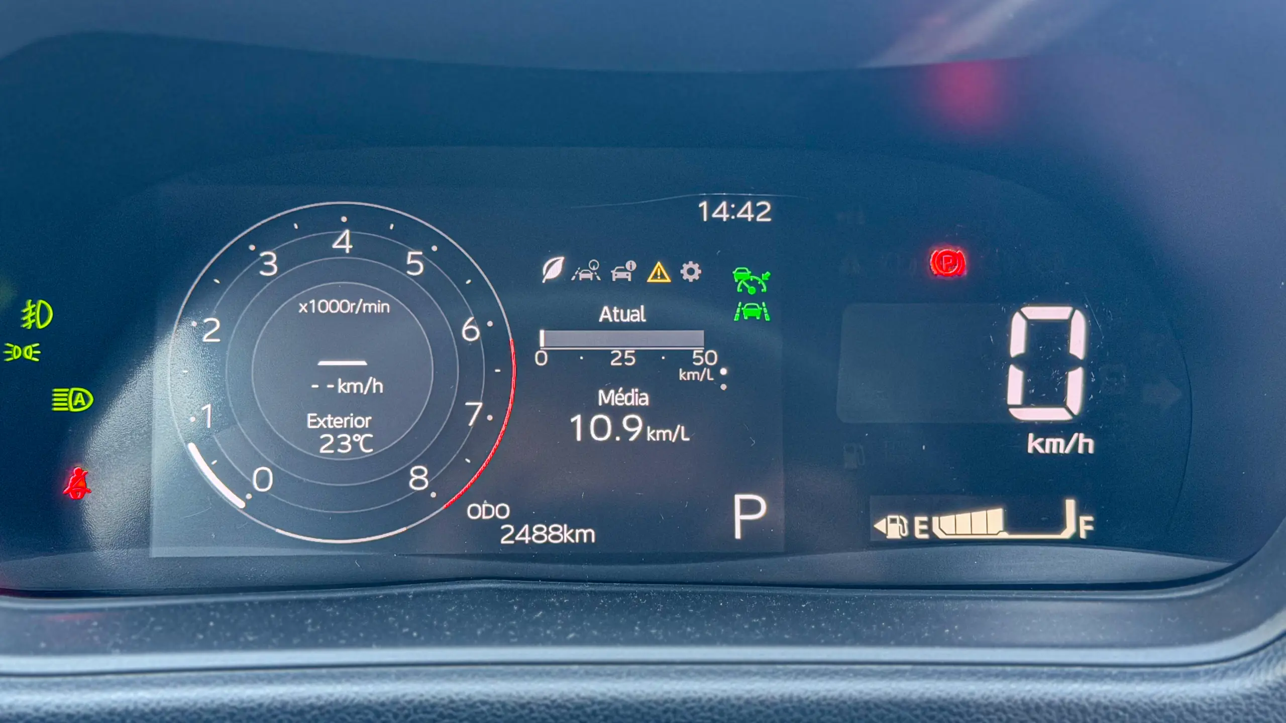 Interior do Toyota Yaris Cross XRX para avaliação