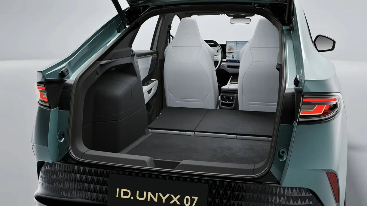 Volkswagen ID. Unyx 07 estático de traseira