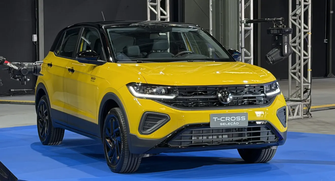 Volkswagen-T-Cross Canarinho parado de frente