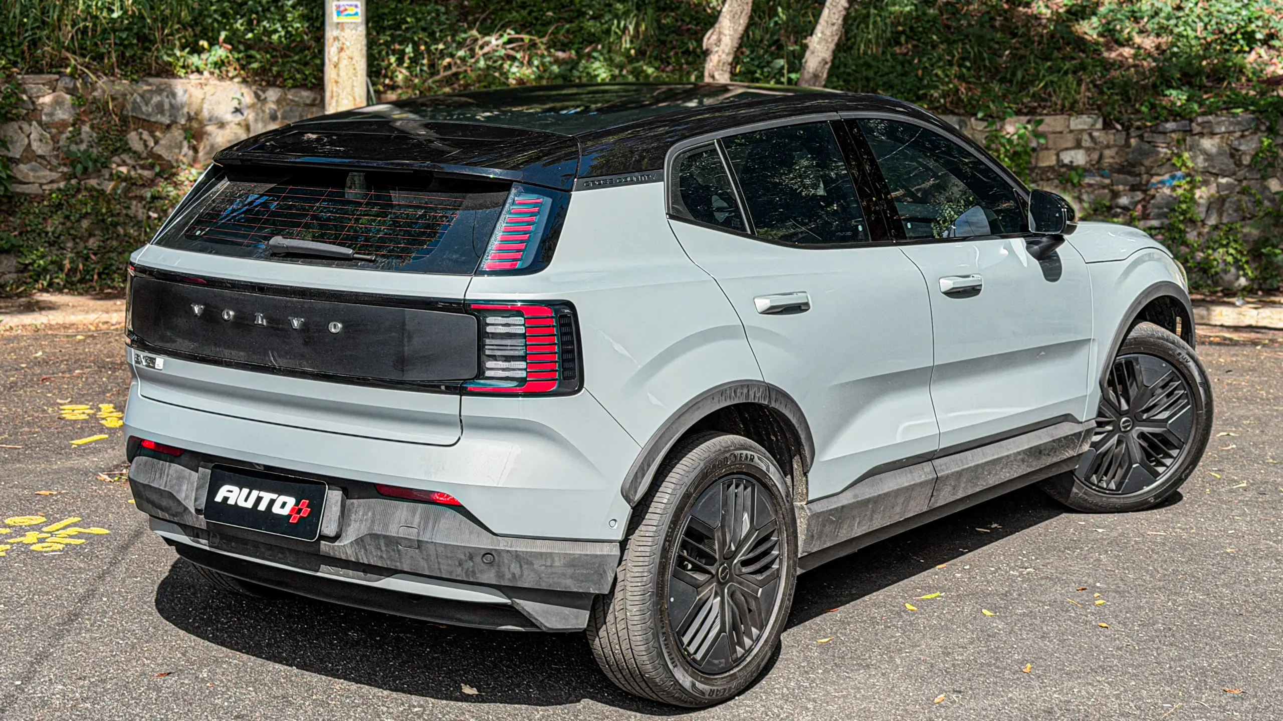 Volvo EX30 Cross Country estático para avaliação e teste