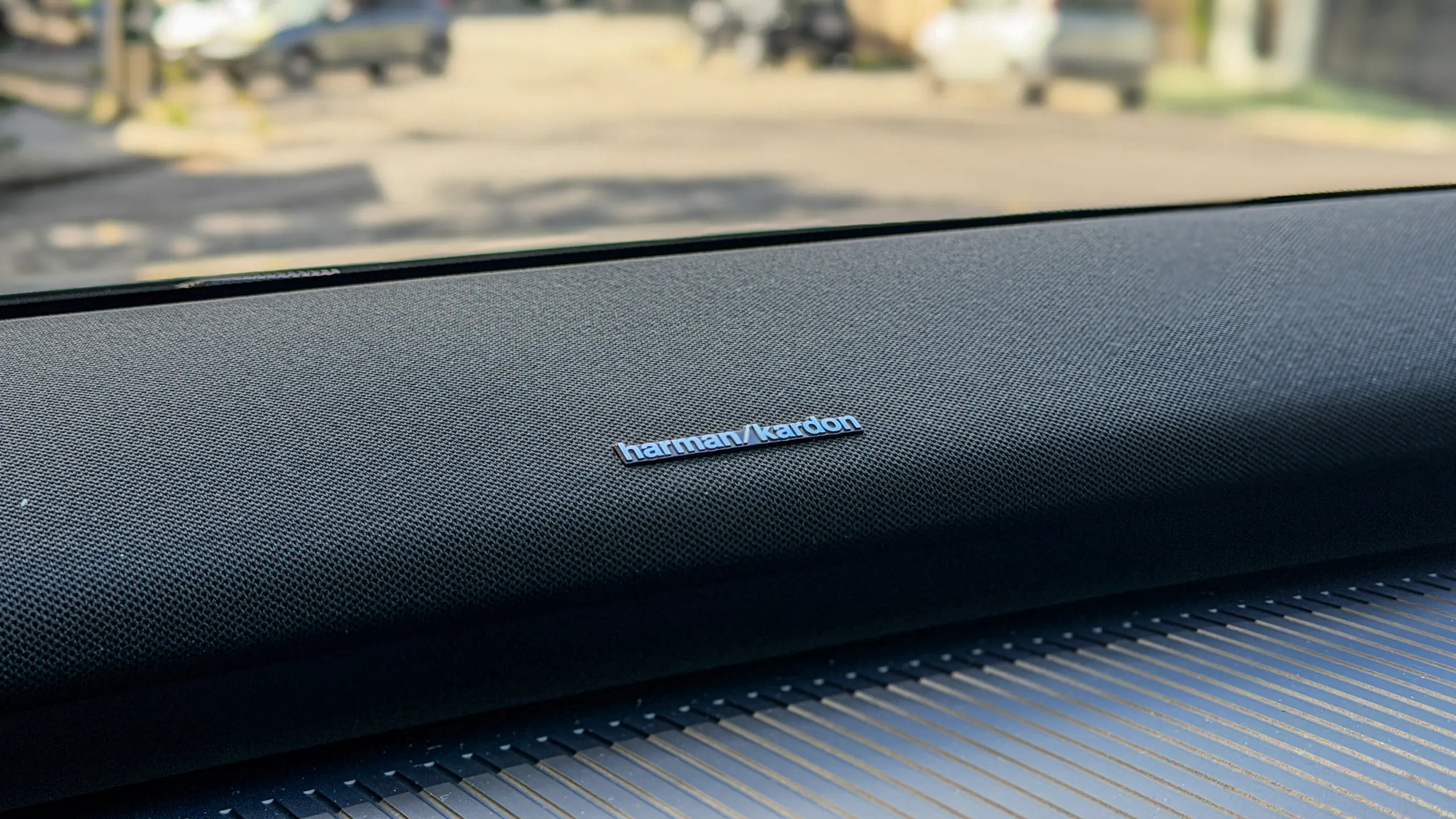 Volvo EX30 Cross Country estático no interior para avaliação e teste