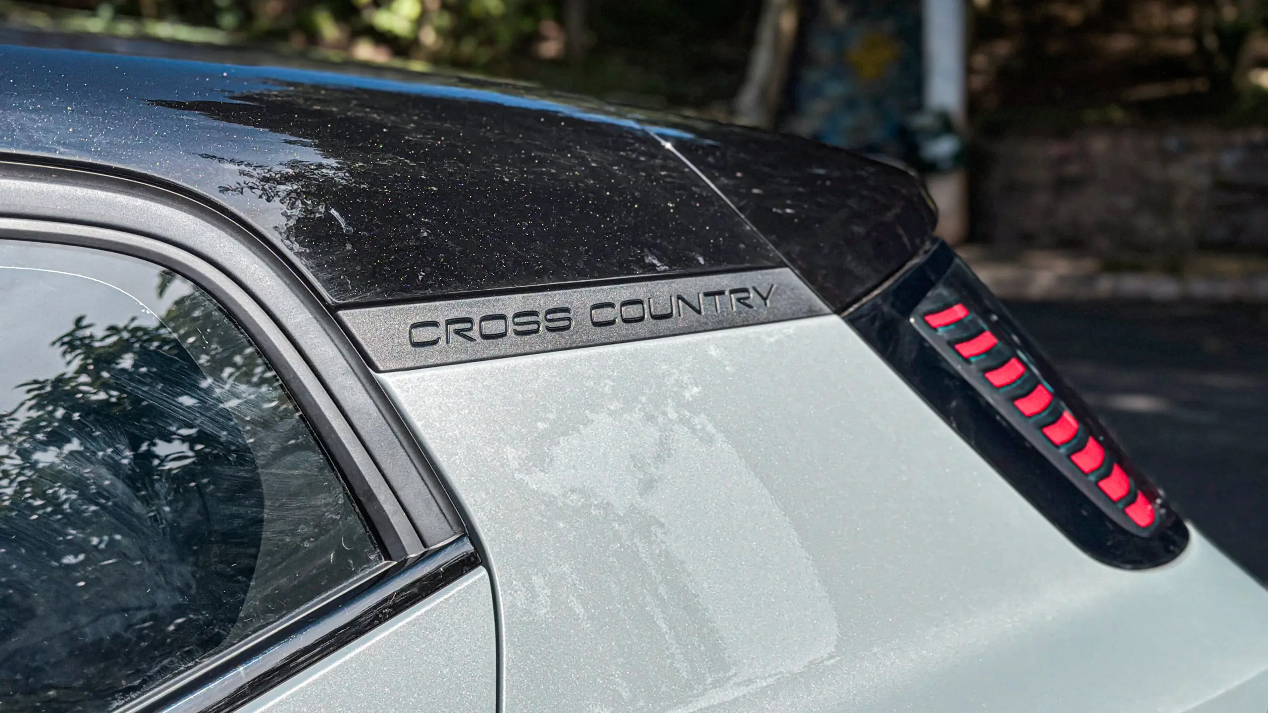 Volvo EX30 Cross Country estático para avaliação e teste