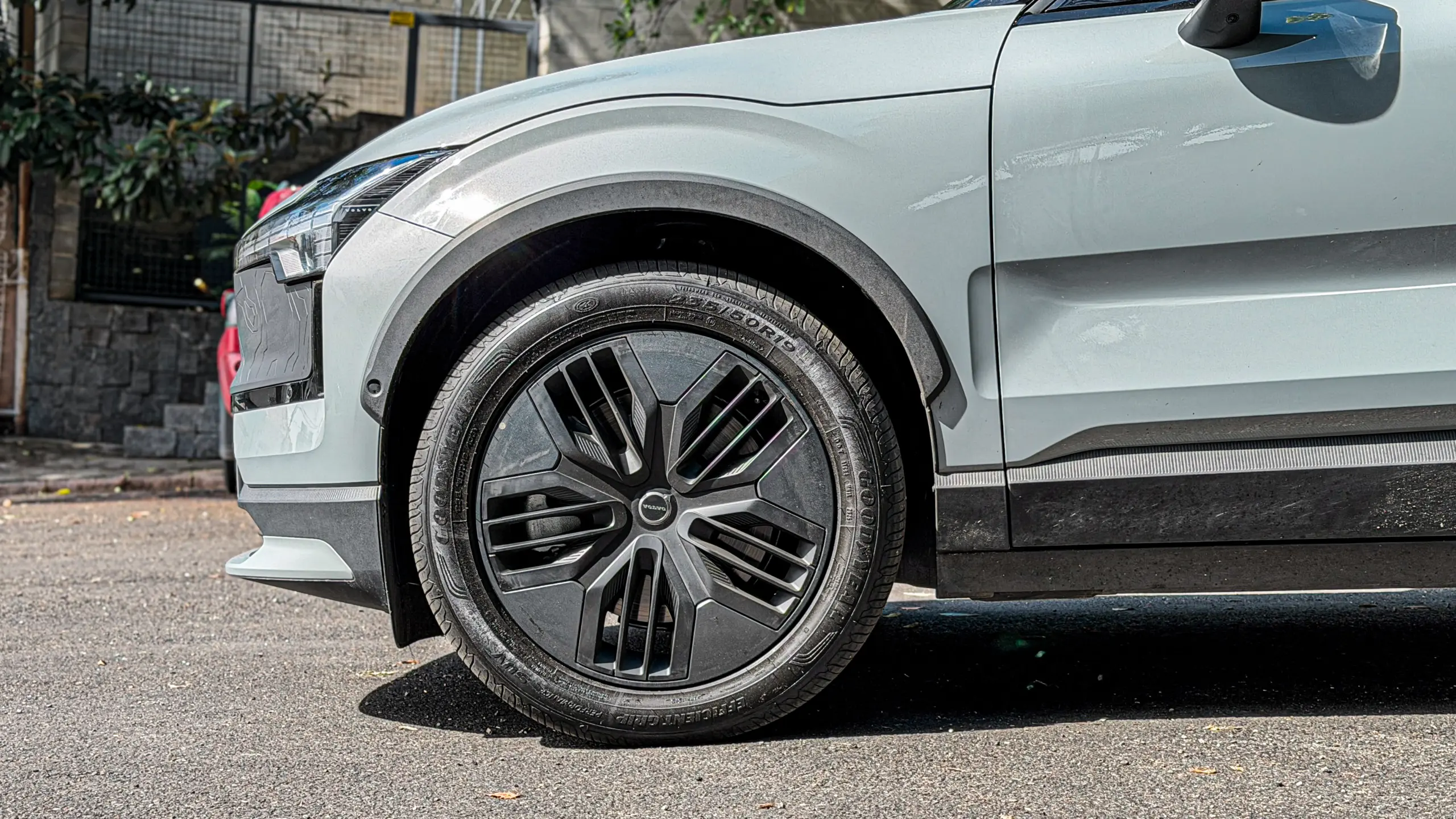 Volvo EX30 Cross Country estático para avaliação e teste