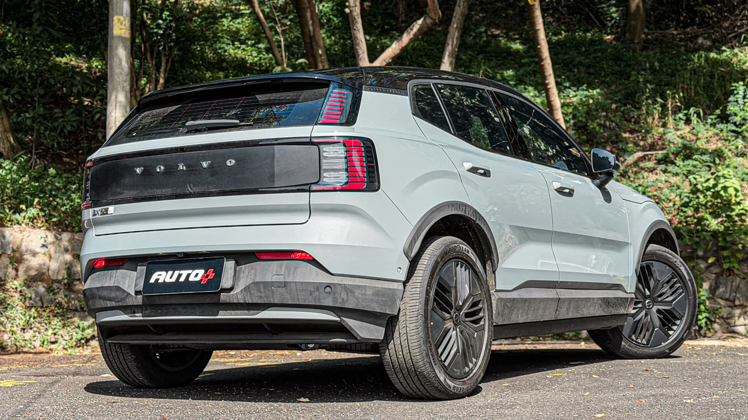 Volvo EX30 Cross Country estático para avaliação e teste