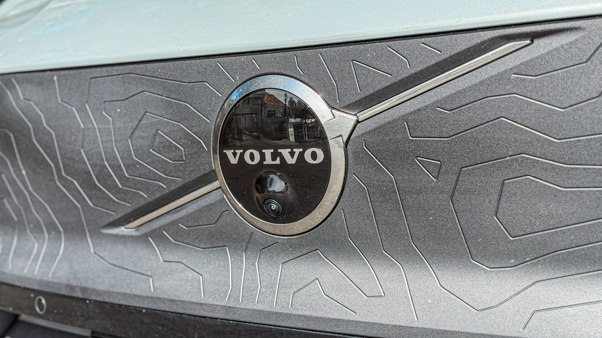 Volvo EX30 Cross Country estático para avaliação e teste
