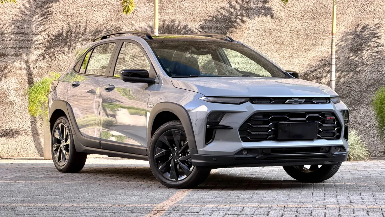 Chevrolet Sonic RS cinza de frente