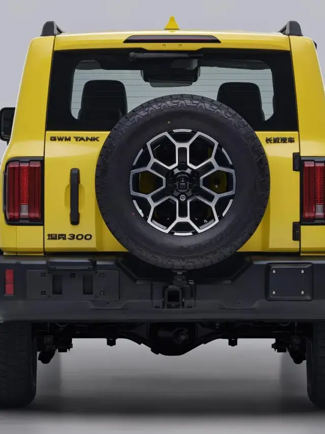 GWM Tank 300 V6 amarelo de traseira