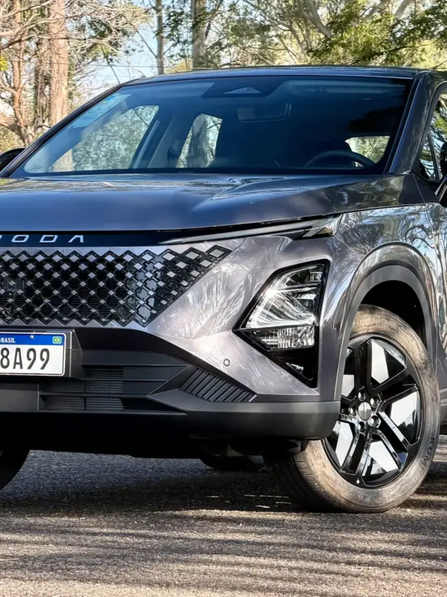 Omoda 5 Prestige [Auto+ / João Brigato] cinza de dianteira