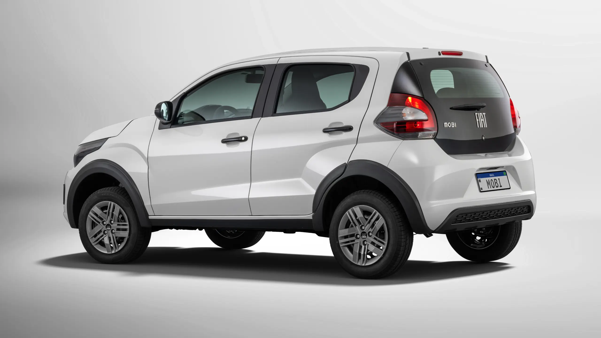 Fiat Mobi Like 2026 branco visto de trás