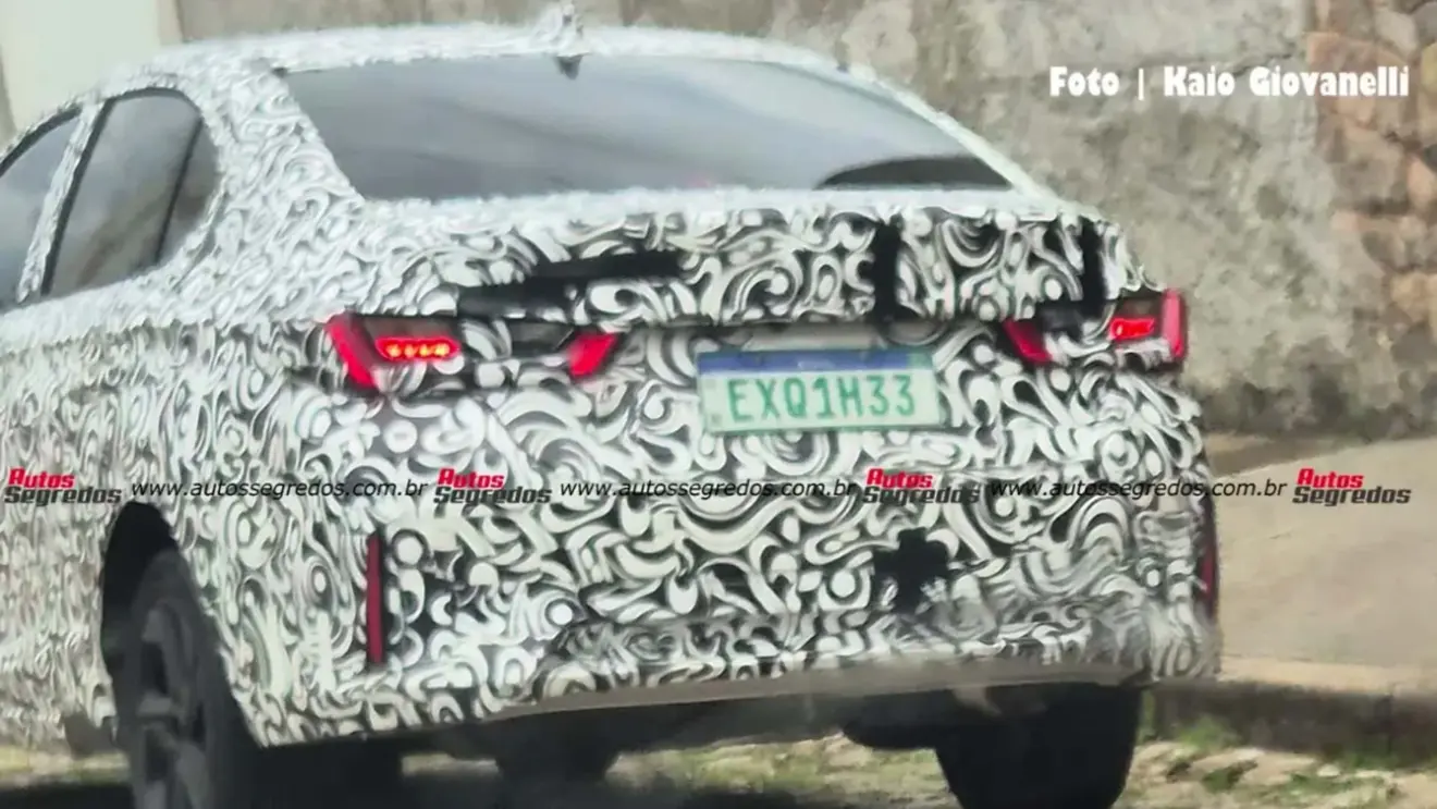 Flagra Honda City camuflado na linha 2027