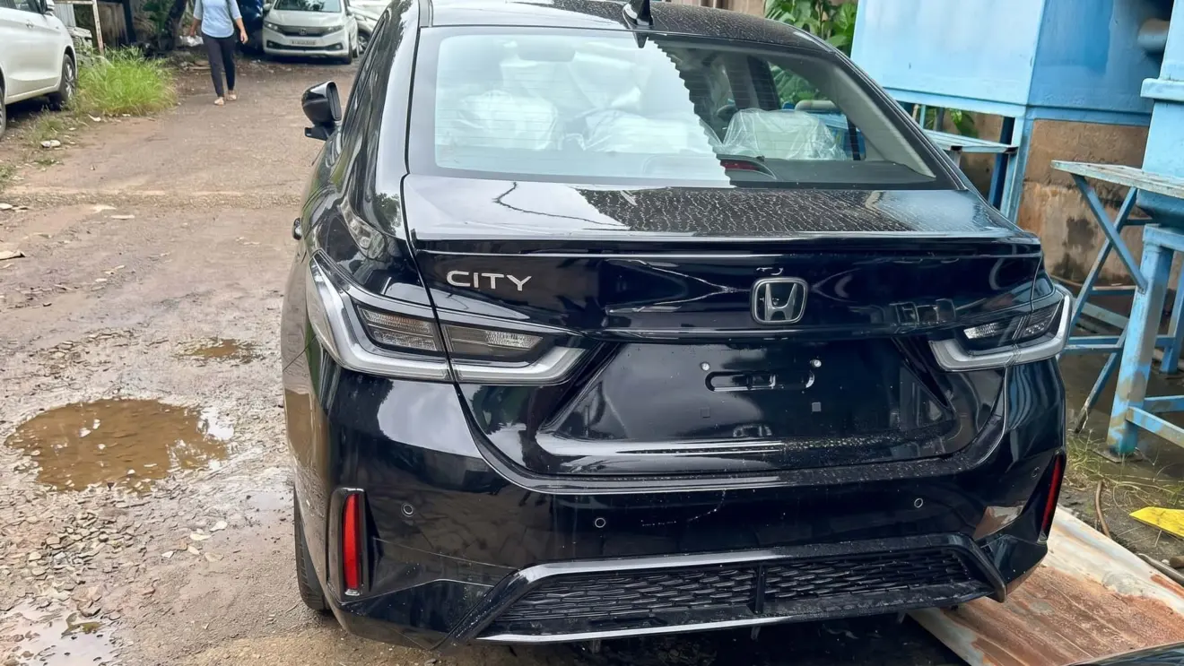 Flagra novo Honda City indiano reestilização preto estático