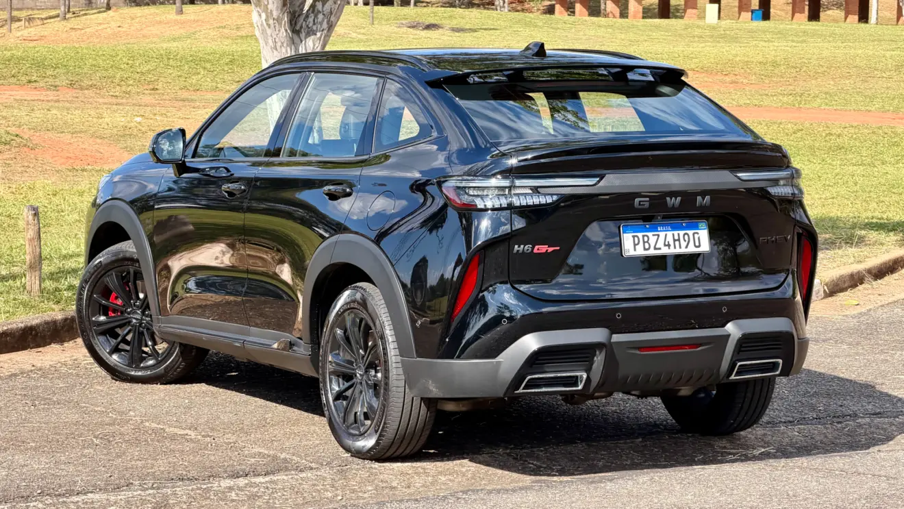 GWM Haval H6 GT preto de traseira