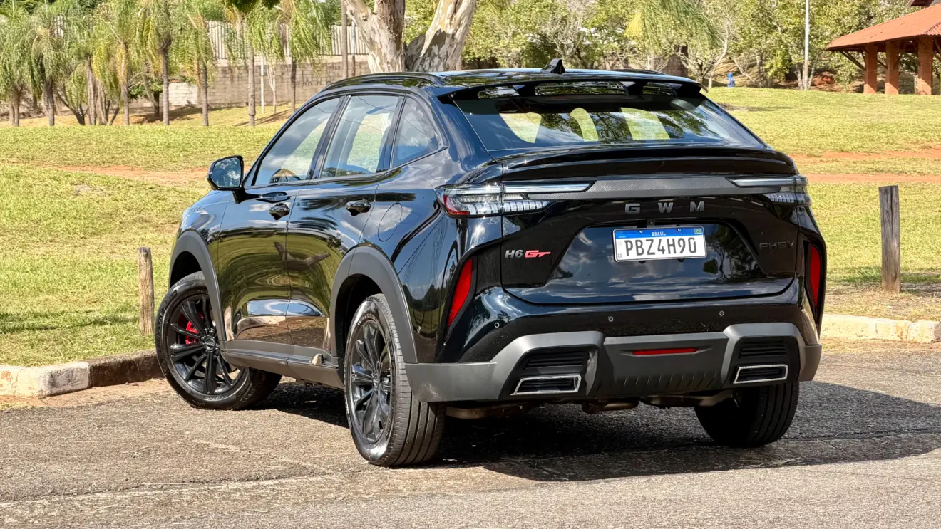 GWM Haval H6 GT preto de traseira