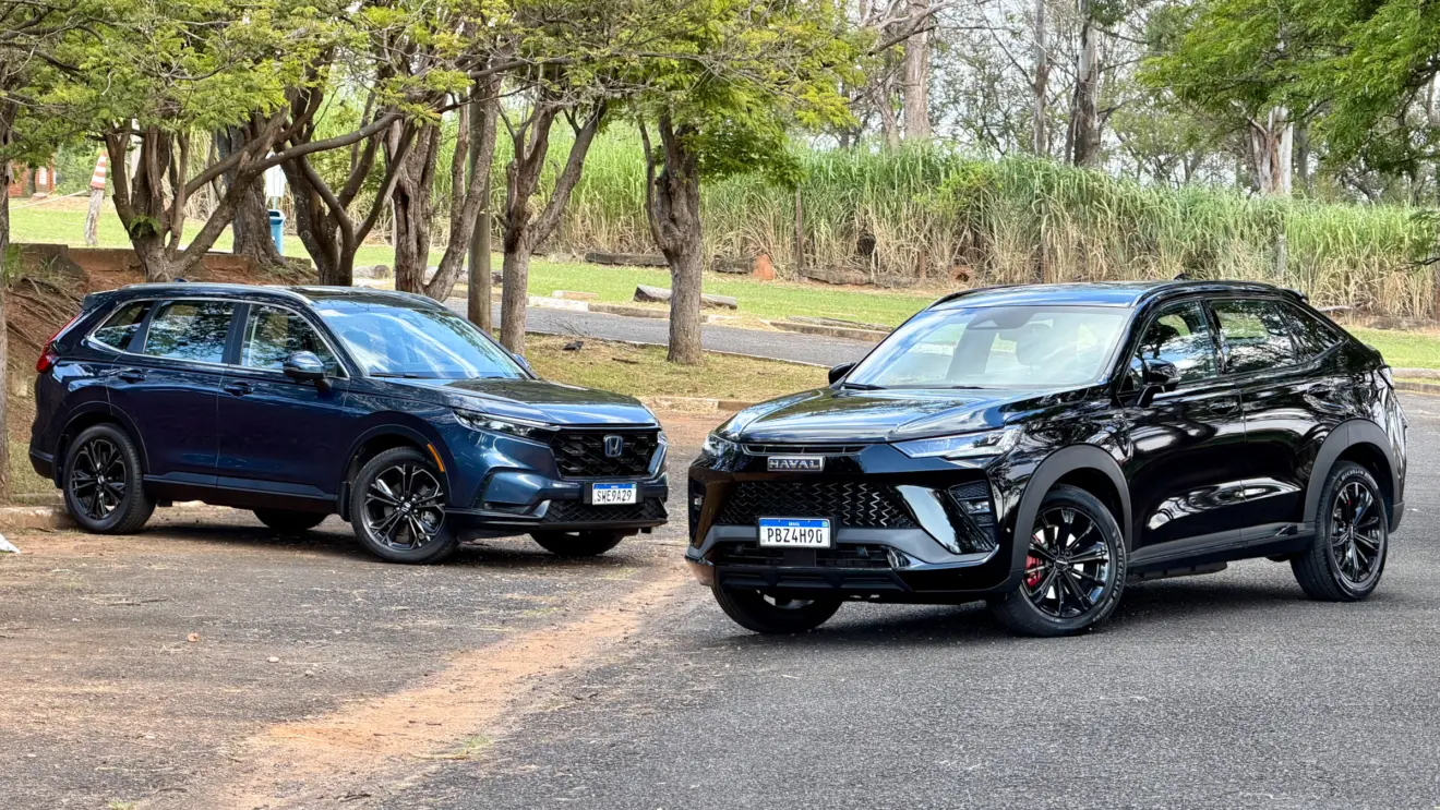 GWM Haval H6 GT preto de frente com um Honda CR-V Advanced Hybrid azul no segundo plano