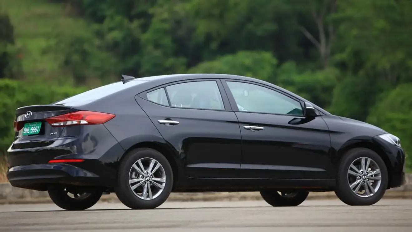 Hyundai Elantra 2017 preto