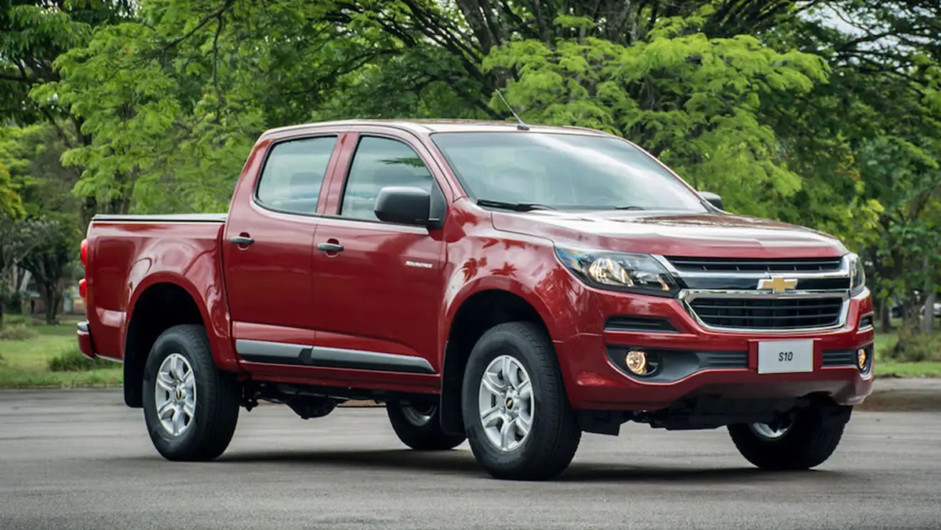 Chevrolet S10 LS 2017 vermelha estática