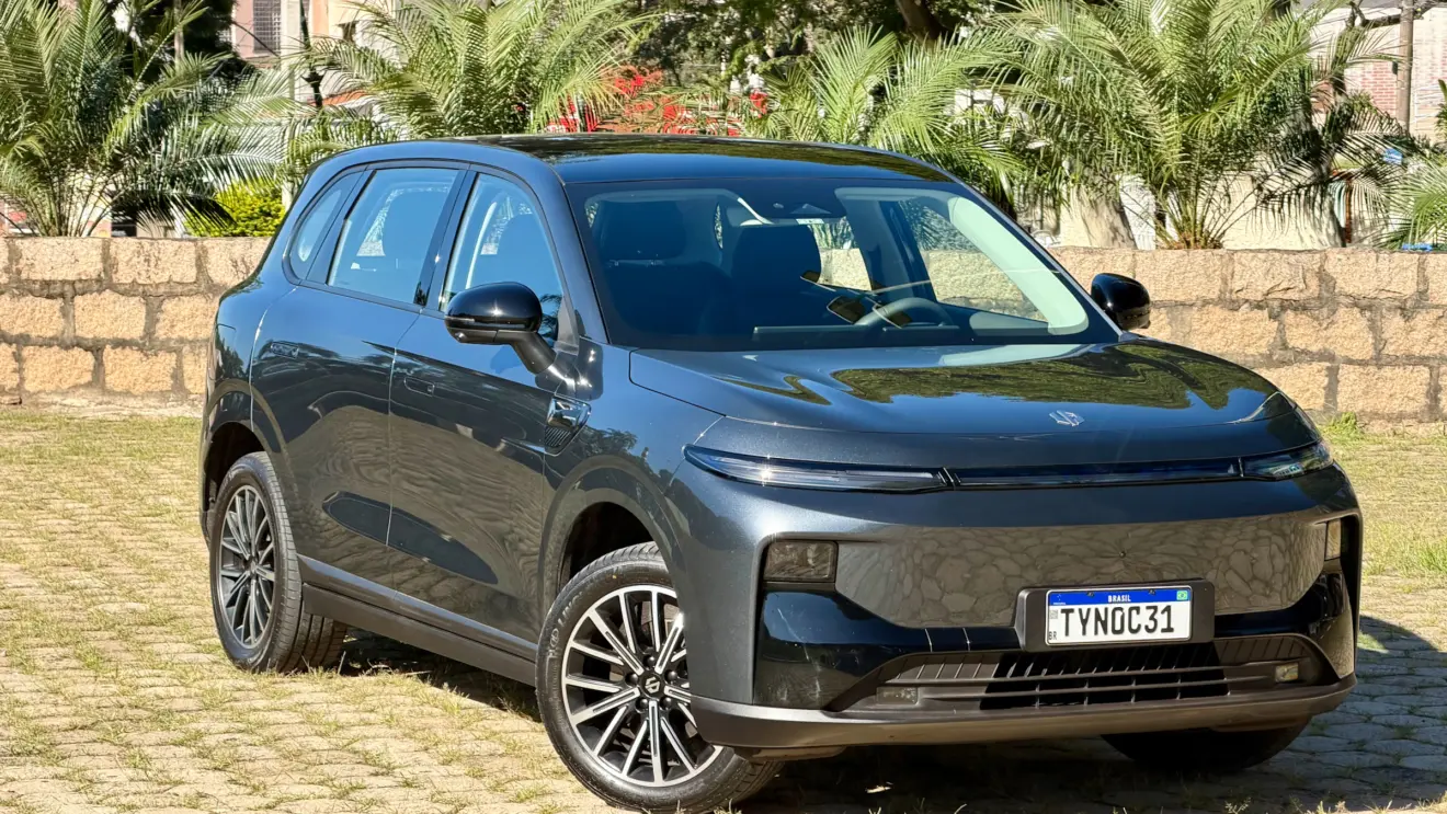 Leapmotor B10 cinza de frente