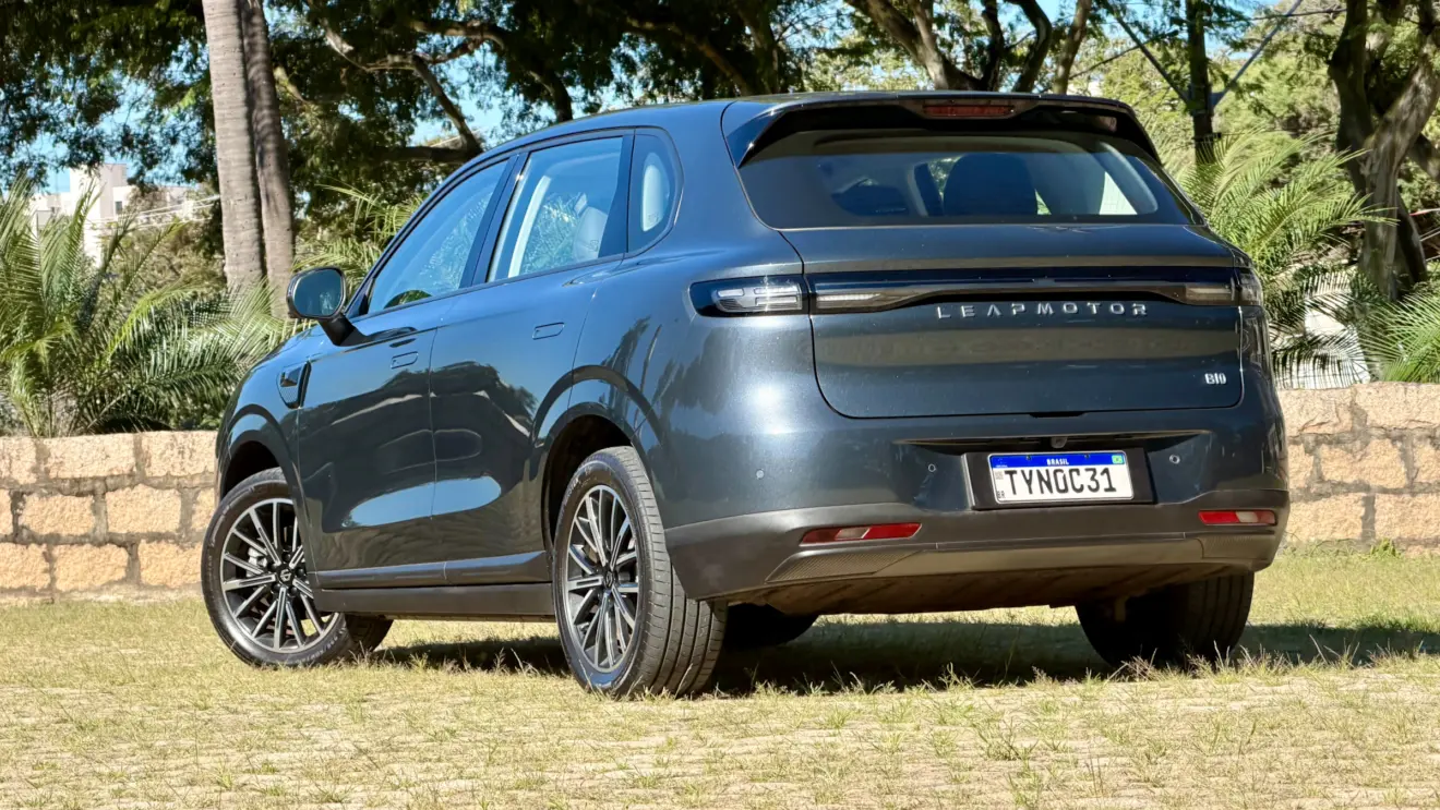 Leapmotor B10 cinza de traseira