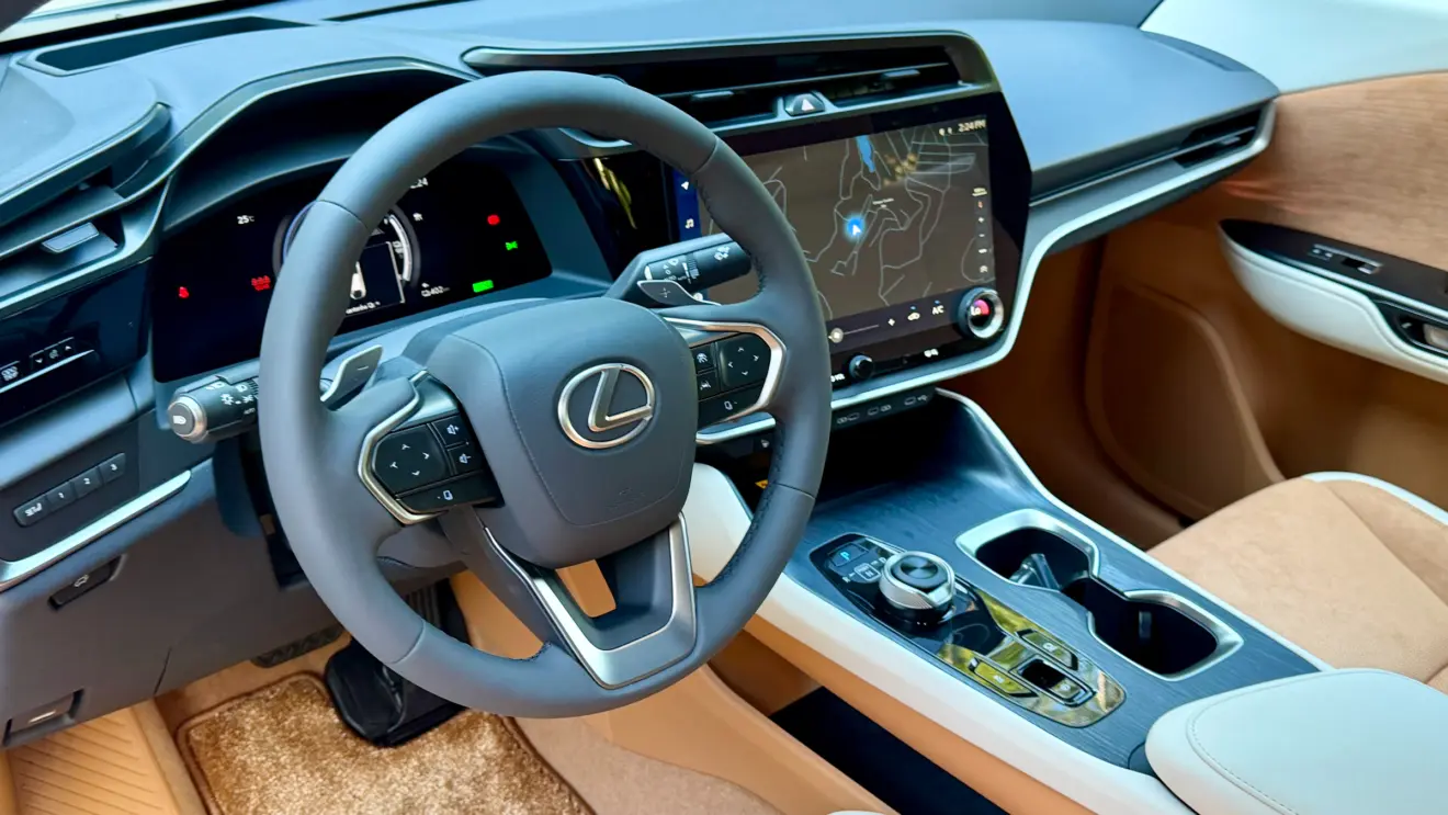 cabine lexus rz