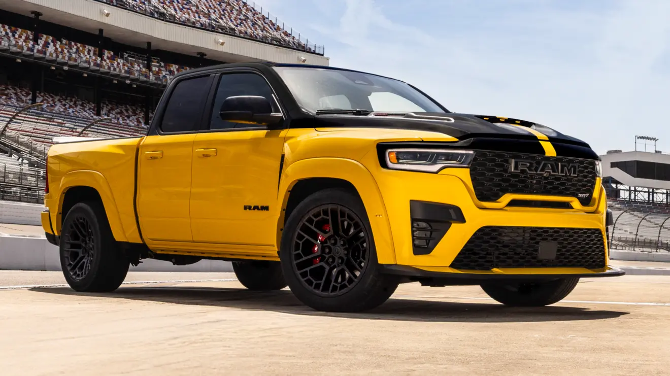Ram 1500 Rumble Bee SRT amarela de frente