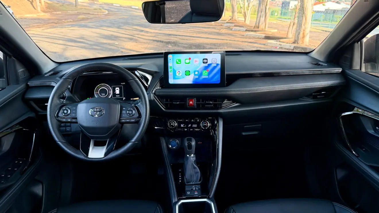 interior Toyota Yaris Cross XRX Hybrid [Auto+ / João Brigato]