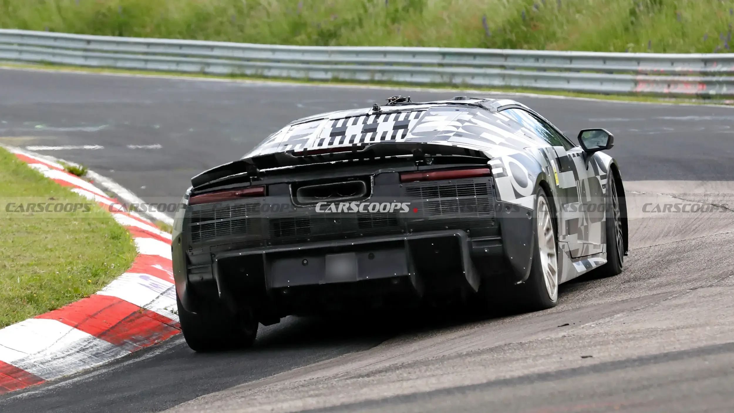 Audi Nuvolari na pista de Nürburgring camuflado em testes