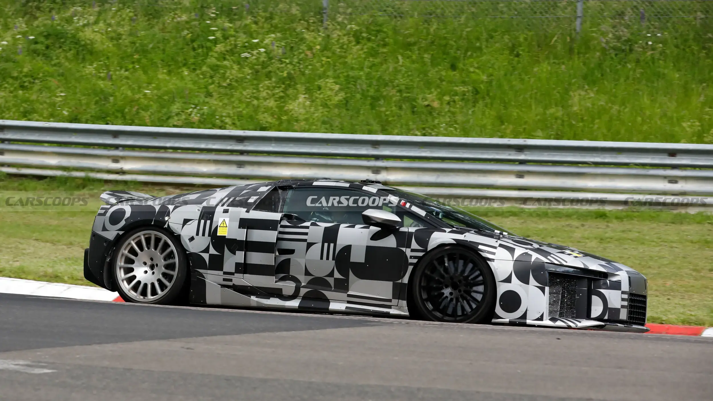 Audi Nuvolari na pista de Nürburgring camuflado em testes