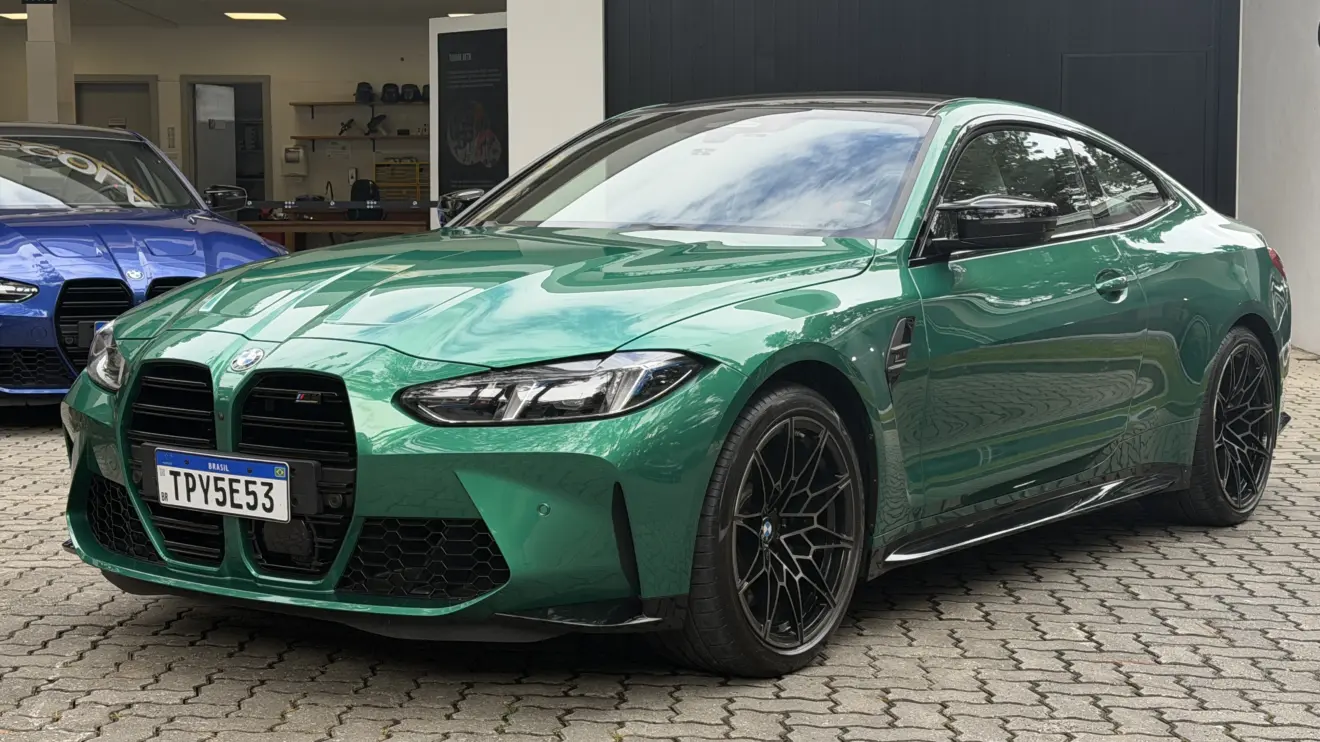 BMW M4 Competition 2026 na cor Isle of Man Green estático para avaliação impressões e review