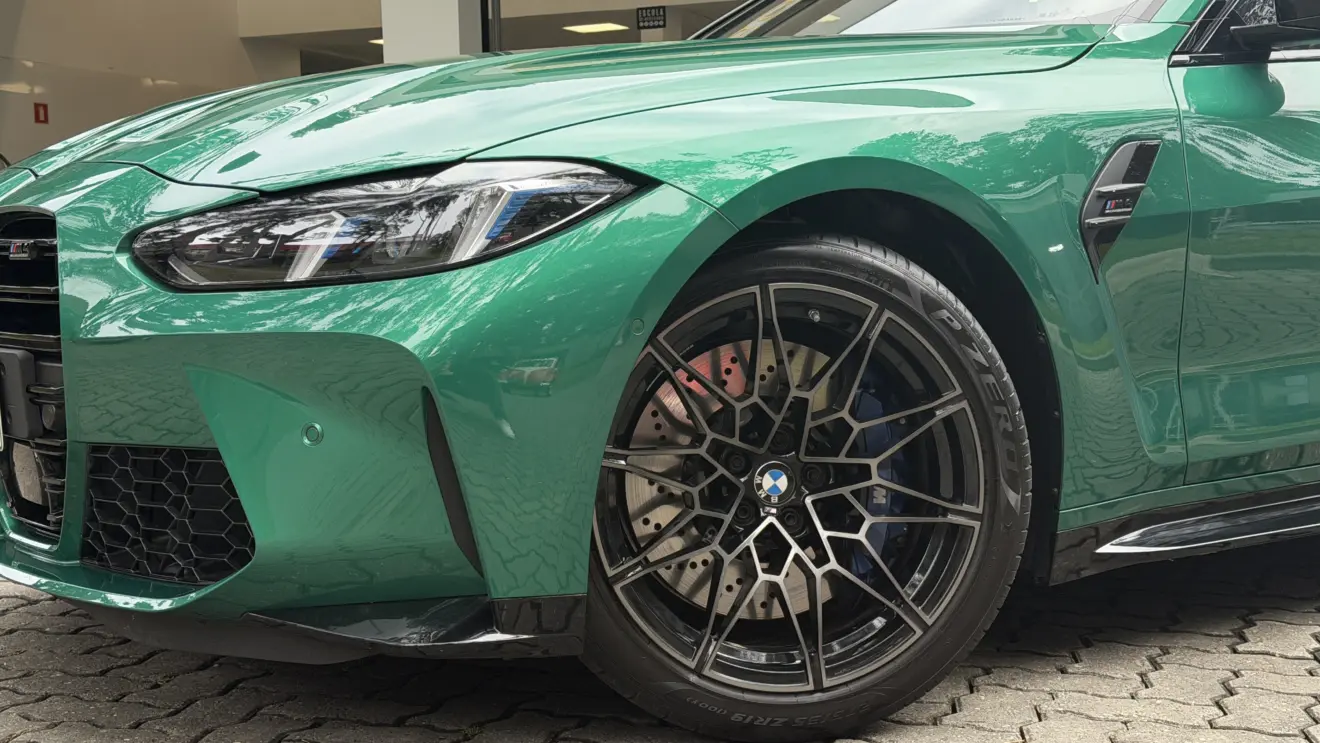 BMW M4 Competition 2026 na cor Isle of Man Green estático para avaliação impressões e review