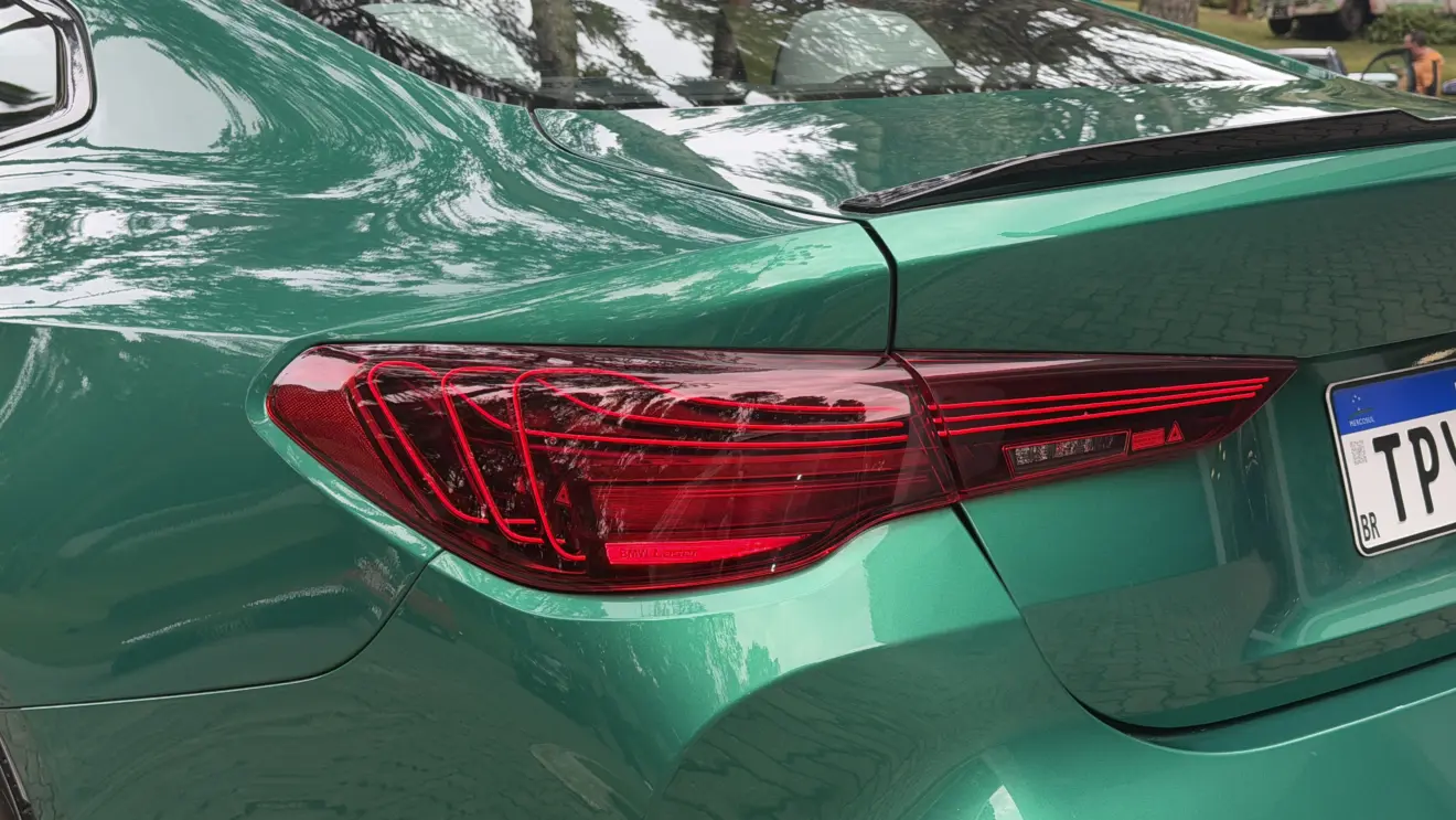 BMW M4 Competition 2026 na cor Isle of Man Green estático para avaliação impressões e review