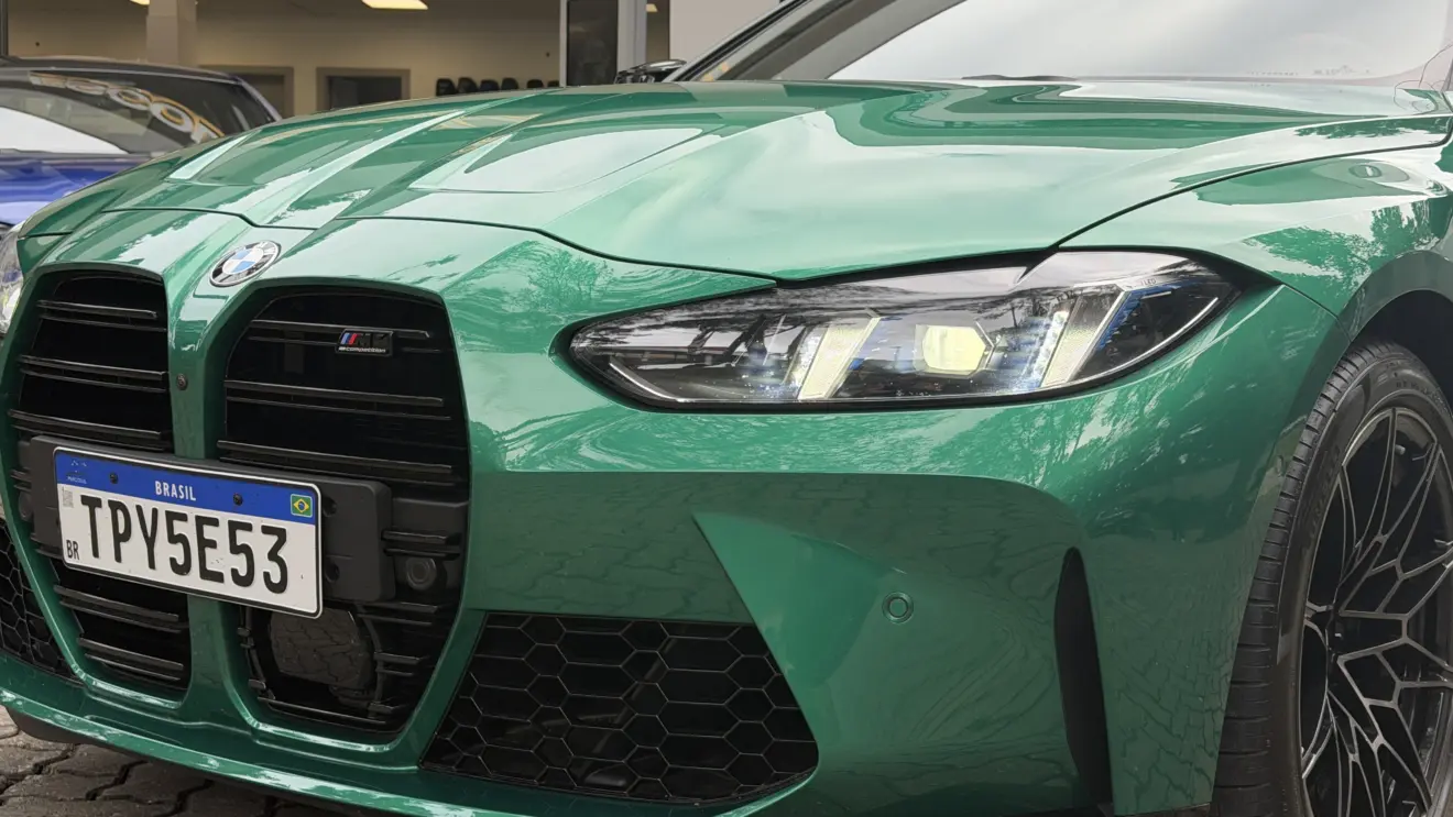 BMW M4 Competition 2026 na cor Isle of Man Green estático para avaliação impressões e review