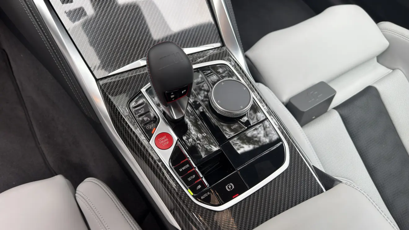 BMW M4 Competition interior cabine para avaliação impressões review