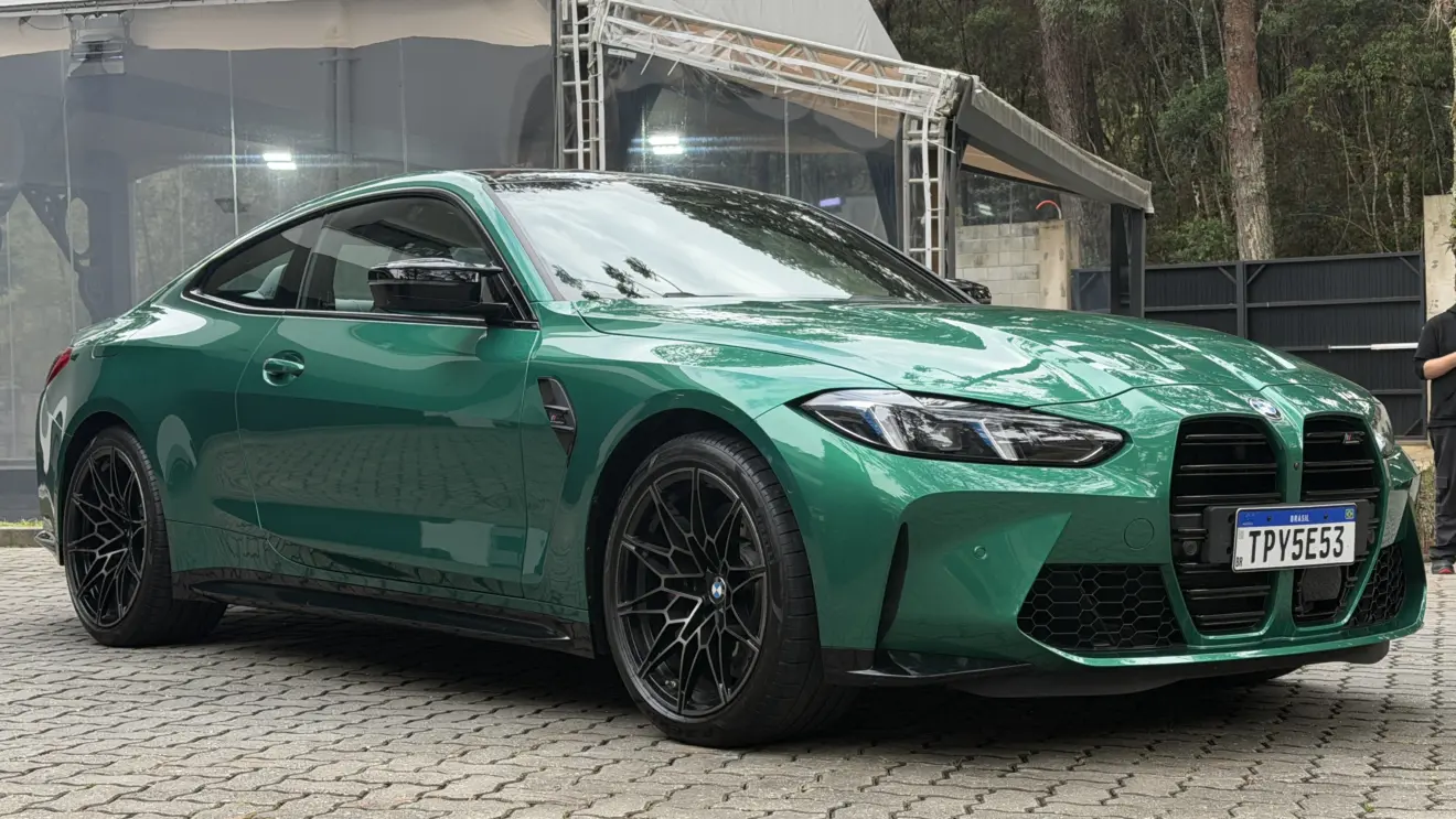 BMW M4 Competition 2026 na cor Isle of Man Green estático para avaliação impressões e review