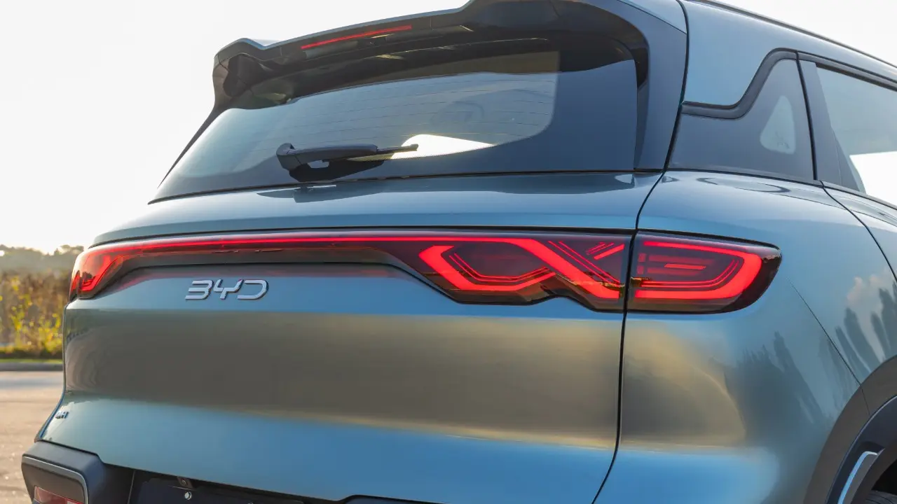 BYD Atto2 DM-i híbrido plug-in detalhes