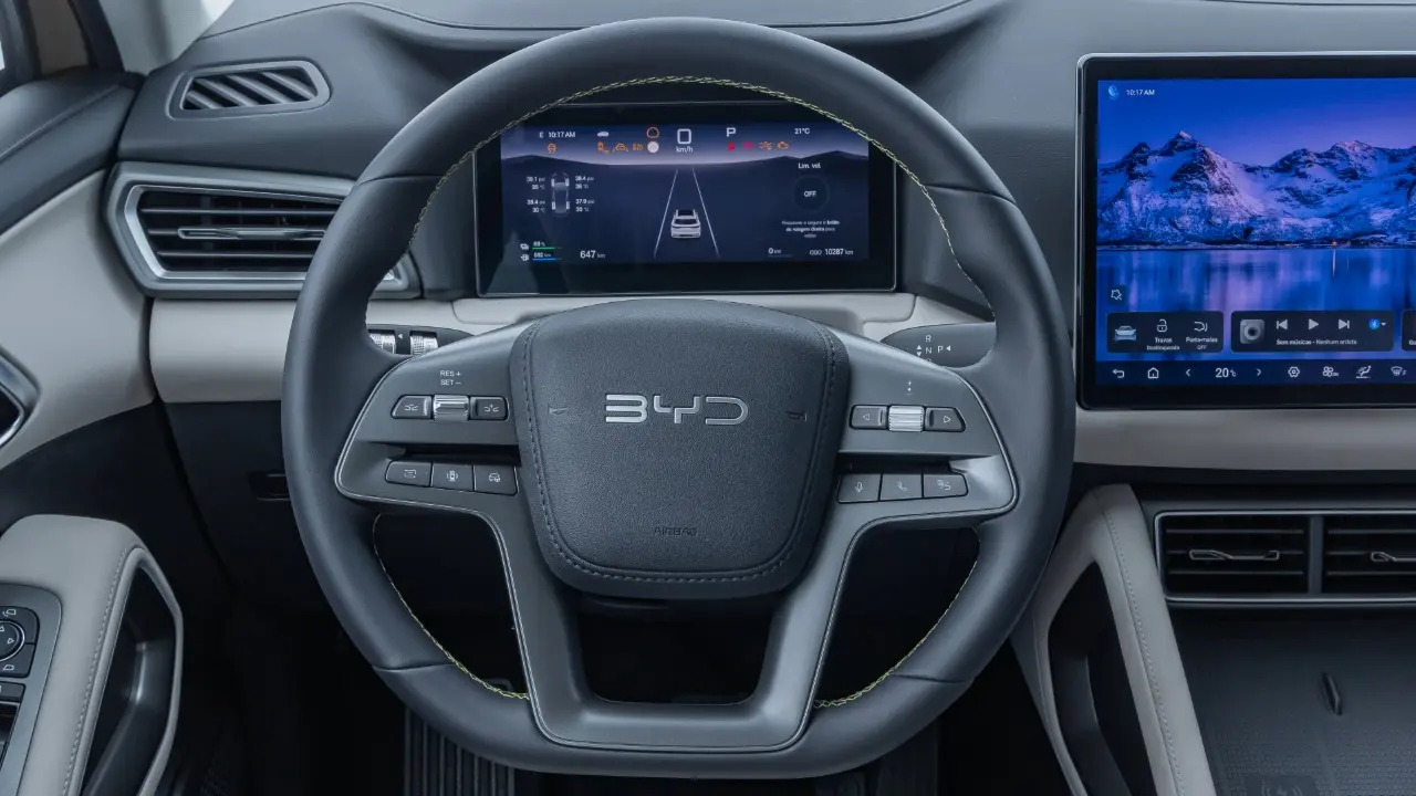 BYD Atto 2 DM-i interior