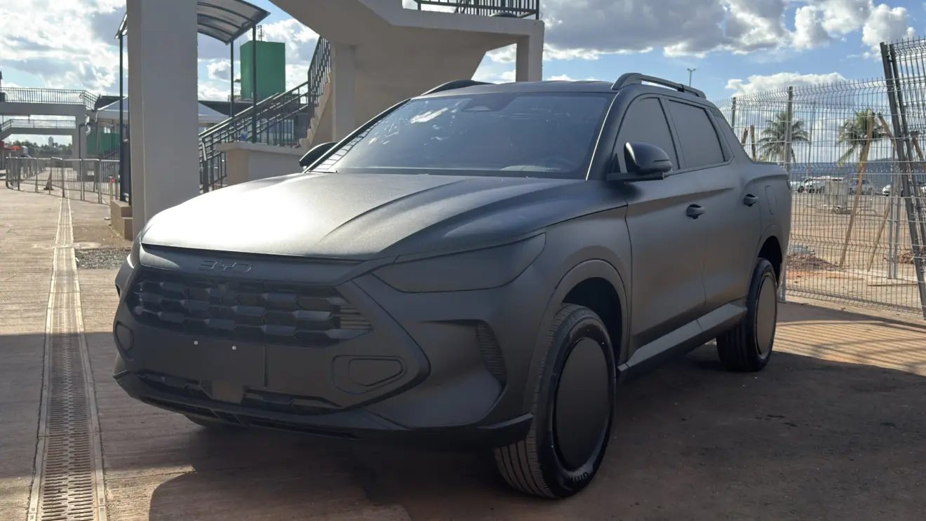 BYD Mako estático toda preta