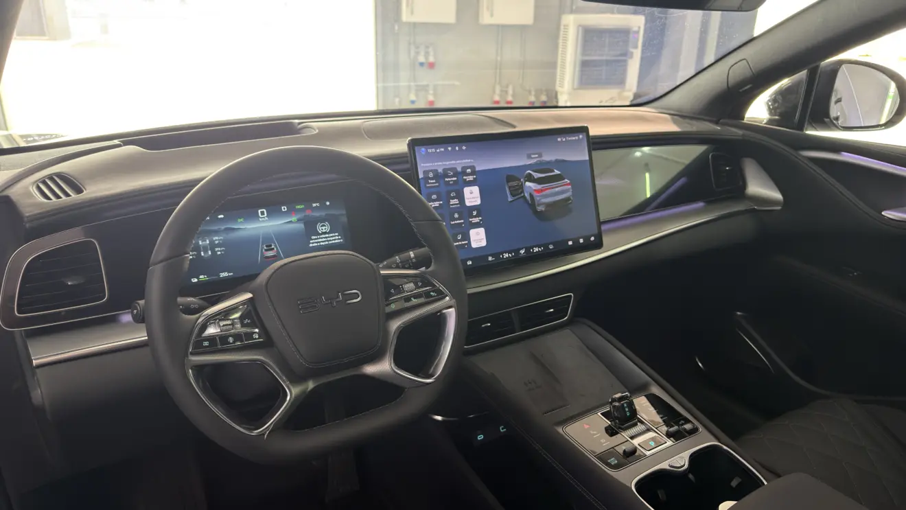 BYD Sealion 7 interior no lançamento
