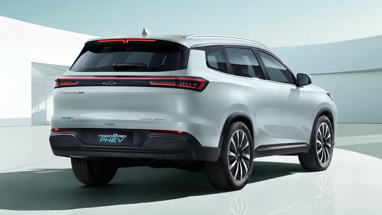 CAOA Chery Tiggo 8 PHEV 2027 [divulgação] branco de traseira