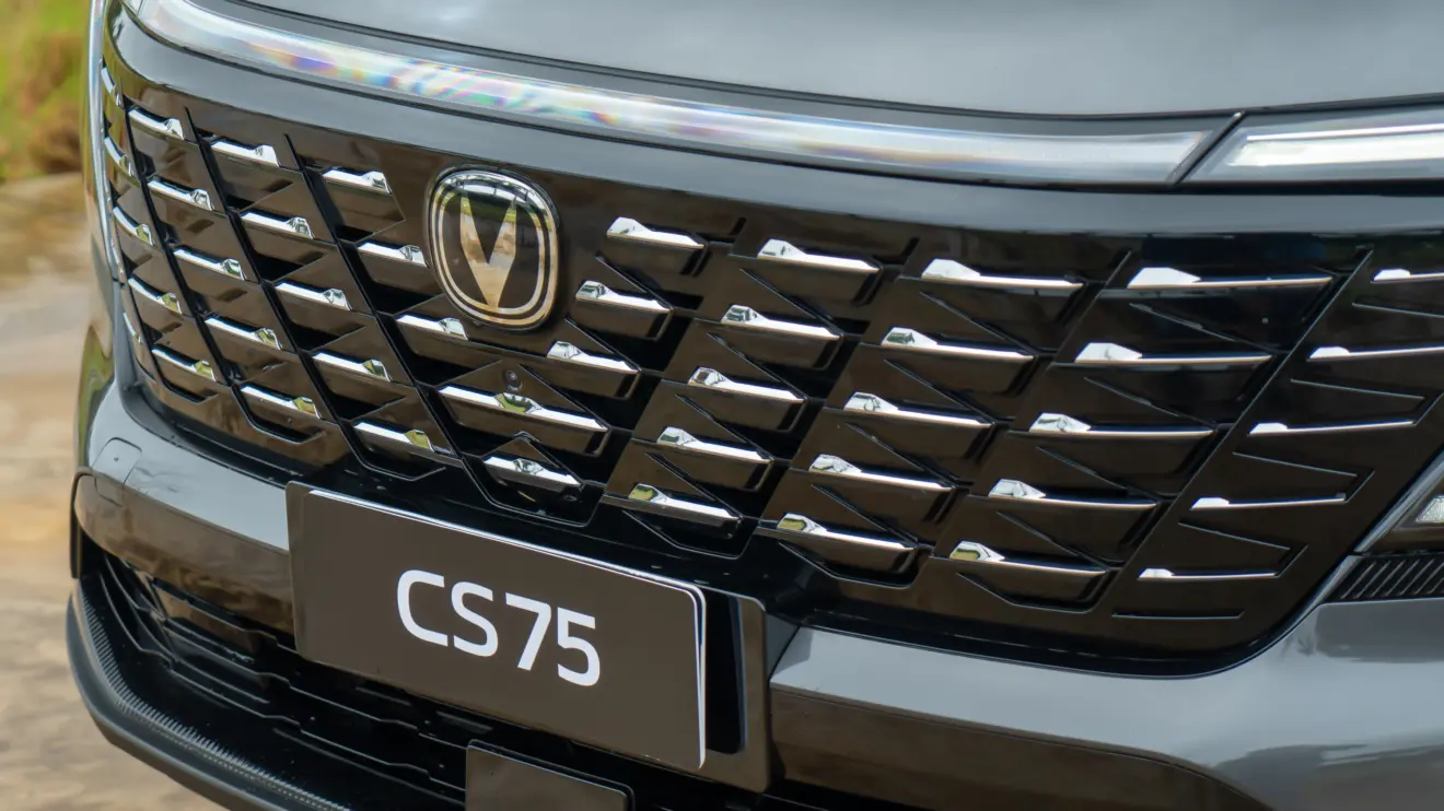 Caoa Changan CS75 estático na cor cinza