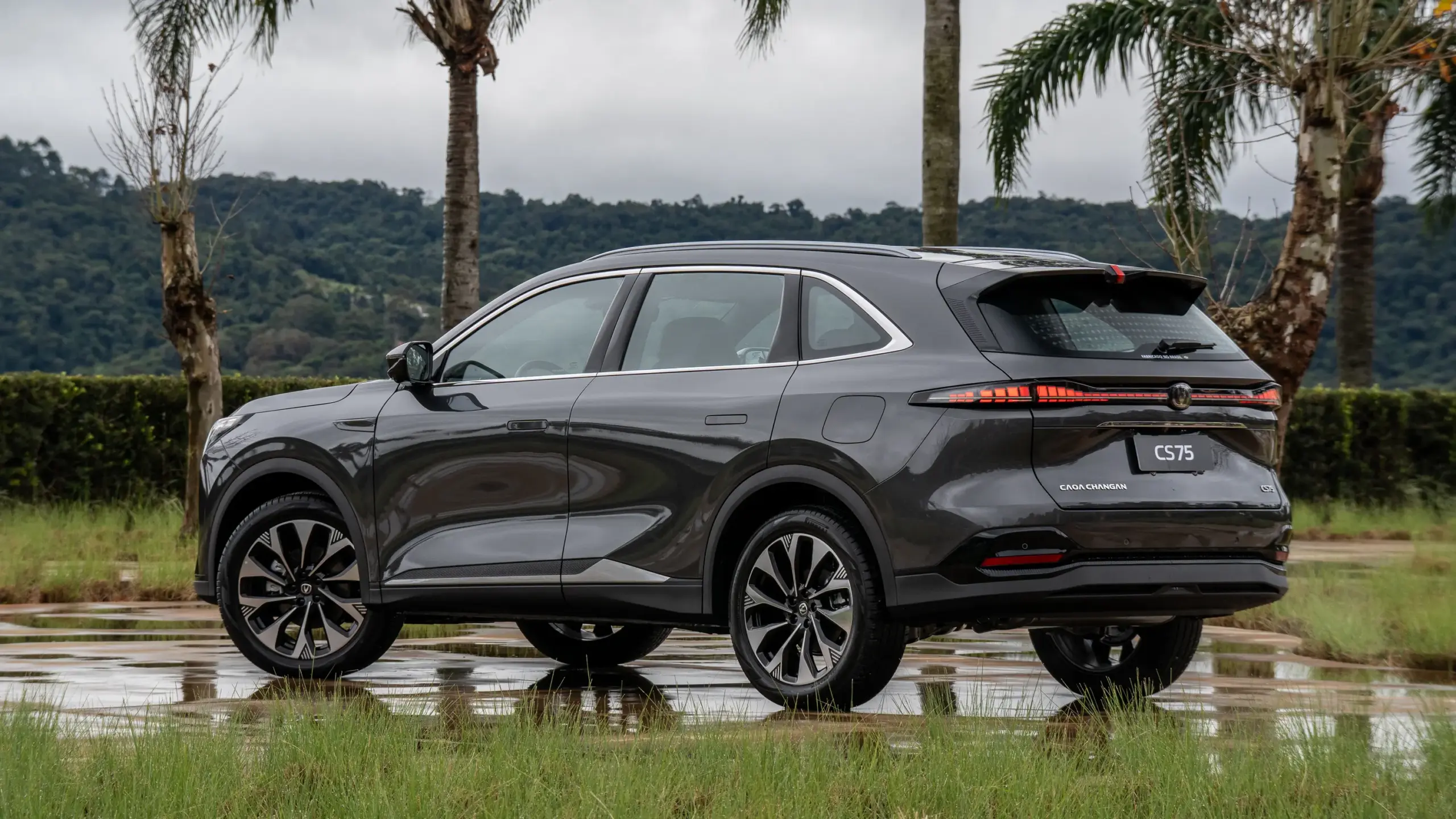 Caoa Changan CS75 estático na cor cinza