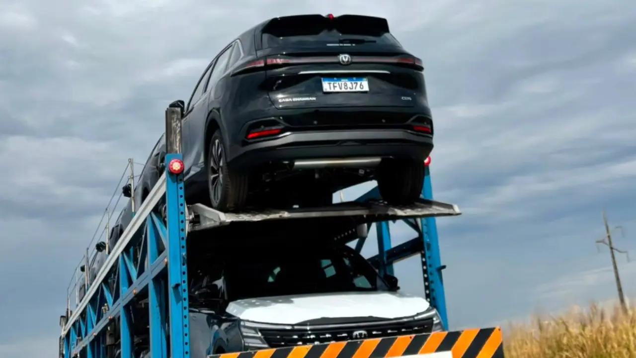 Caoa Changan CS75 na cegonha flagra