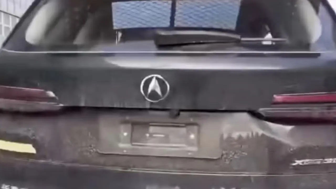 Carros troca emblema