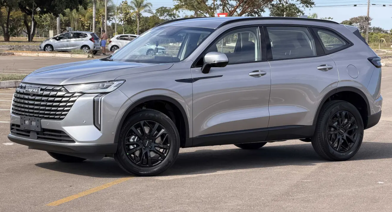 GWM Haval H6 2027 parado de lateral