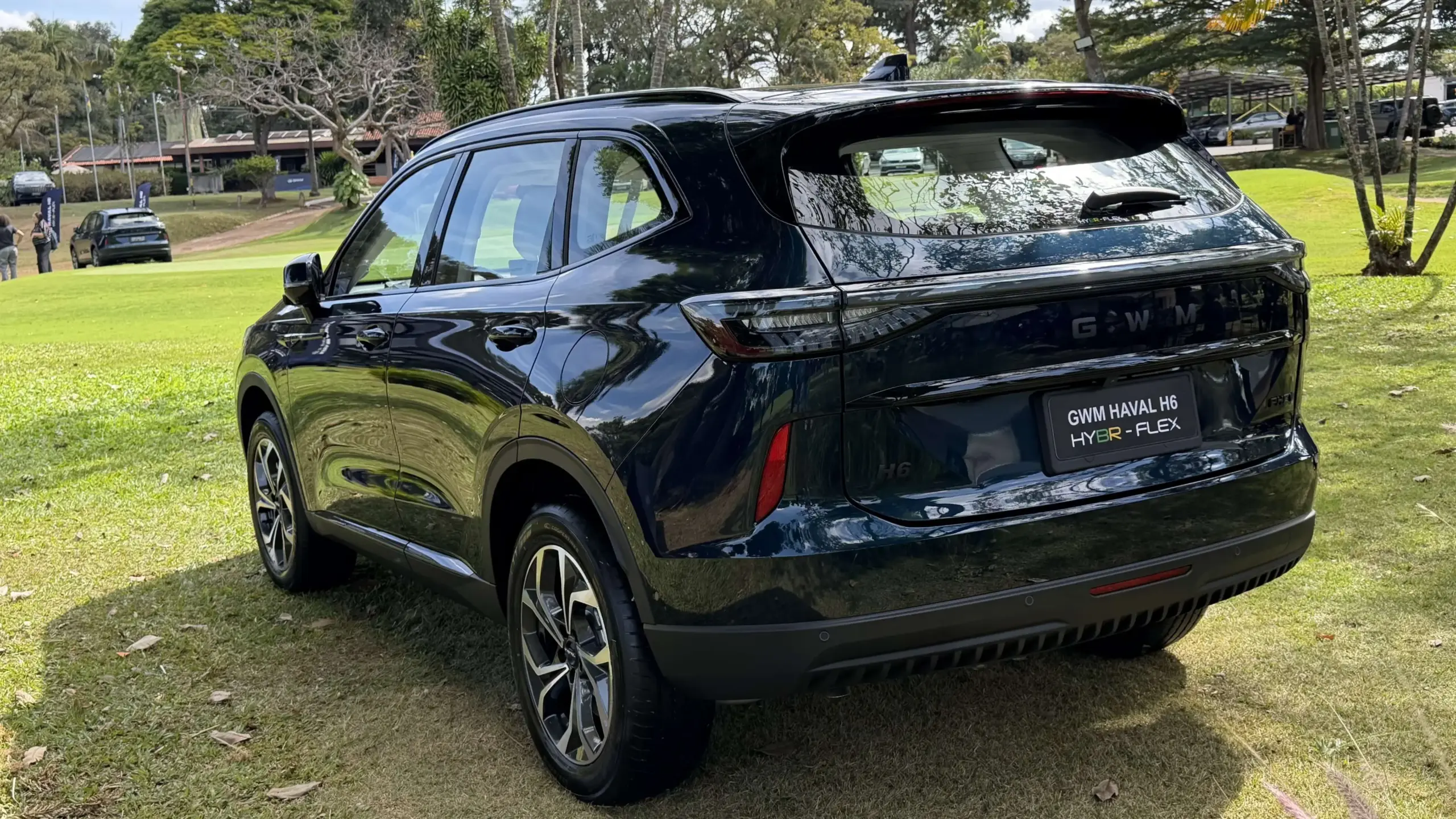 GWM Haval H6 2027 parado de traseira