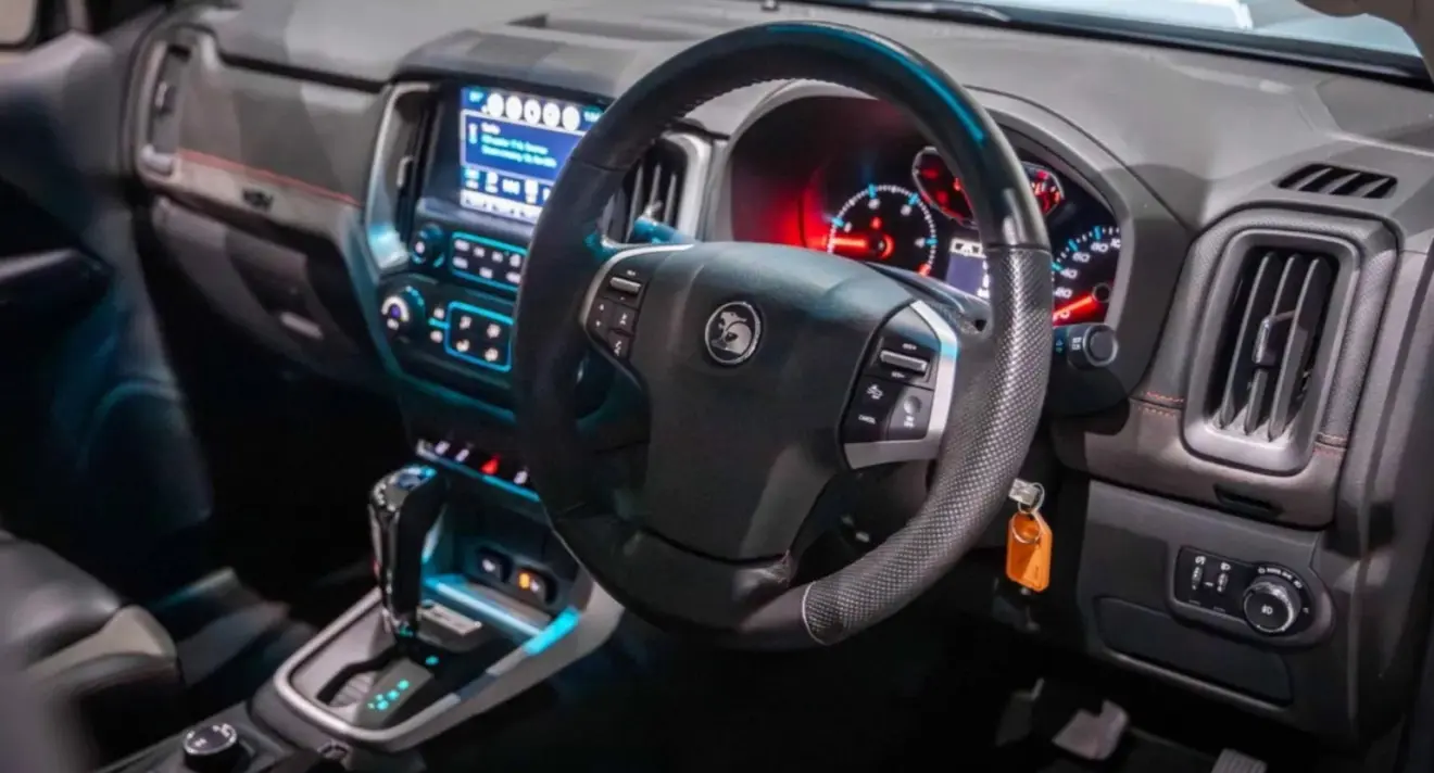 Interior da Holden HSV Colorado SportsCat V8 ou Chevrolet S10 nacional