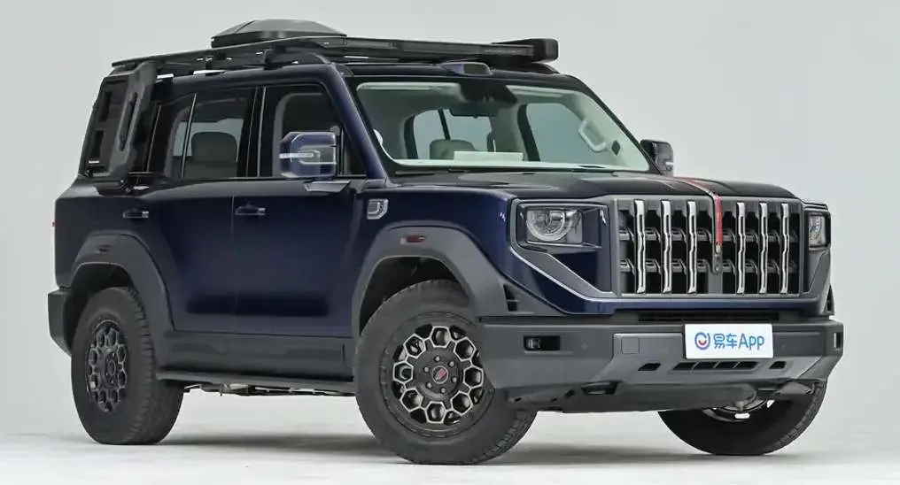 Hongqi G919 parado de frente com fundo neutro