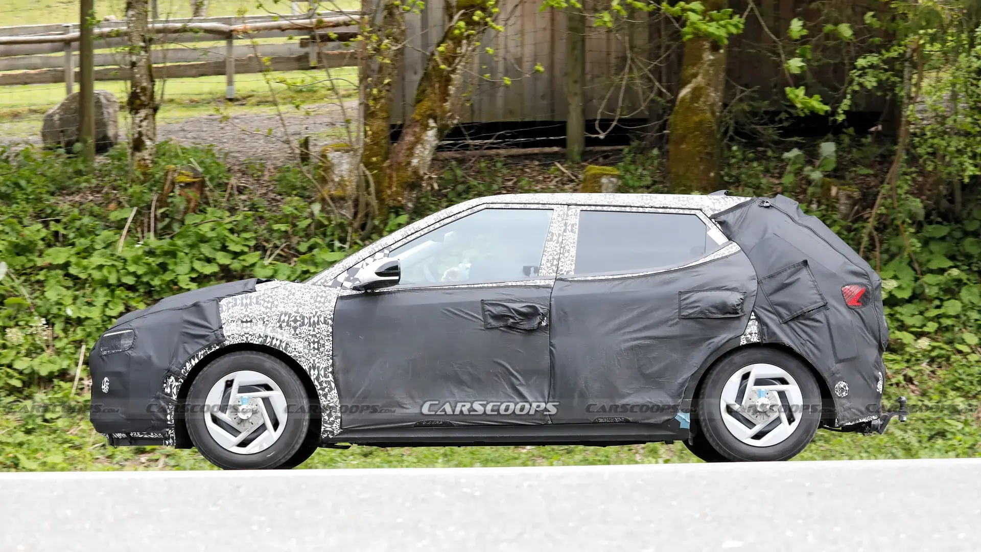 Hyundai i20 que virá ao Brasil em testes camuflado na Europa