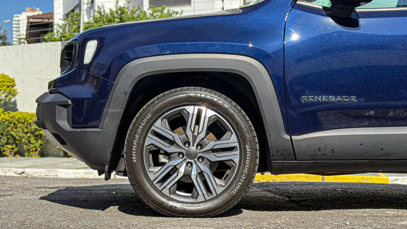 Jeep Renegade Lontidude MHEV na cor Azul Jazz estático para avaliação e teste