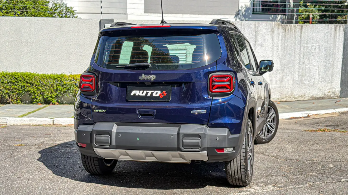 Jeep Renegade Lontidude MHEV na cor Azul Jazz estático para avaliação e teste